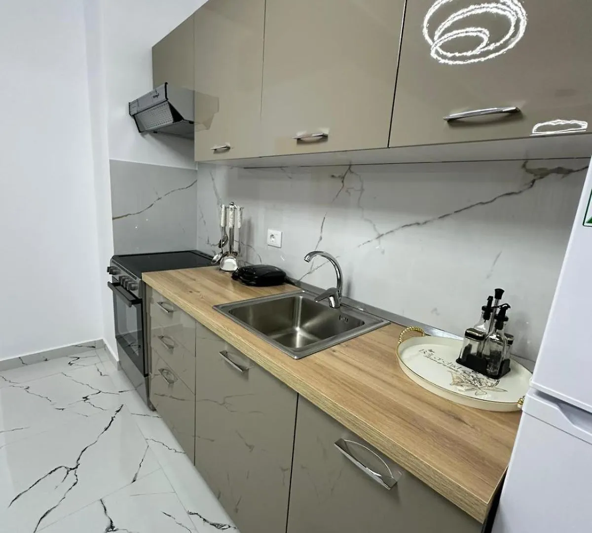 Golden Bliss Apartment 2 Tiran