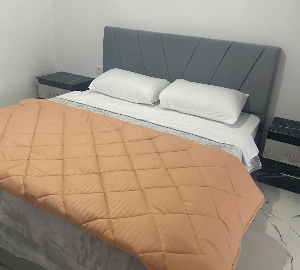 Golden Bliss Apartment 2 Tiran 0*,