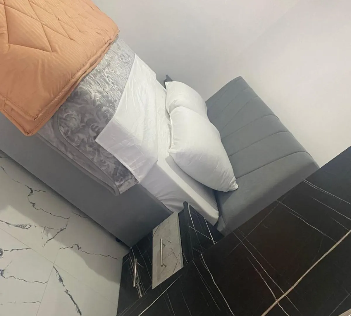 Golden Bliss Apartment 2 Tiran
